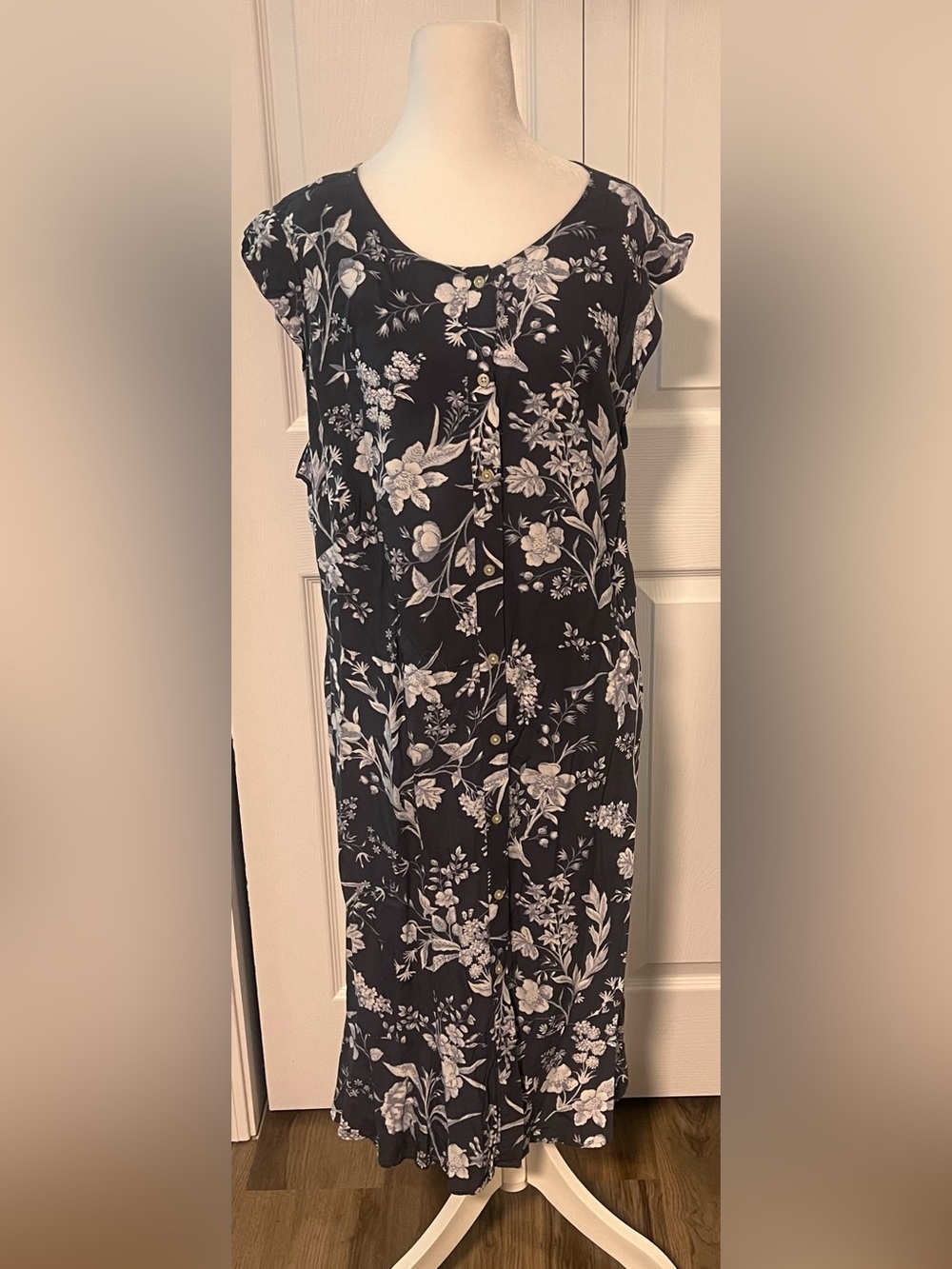 LOFT Plus Gray and White Floral Button-Front Dress